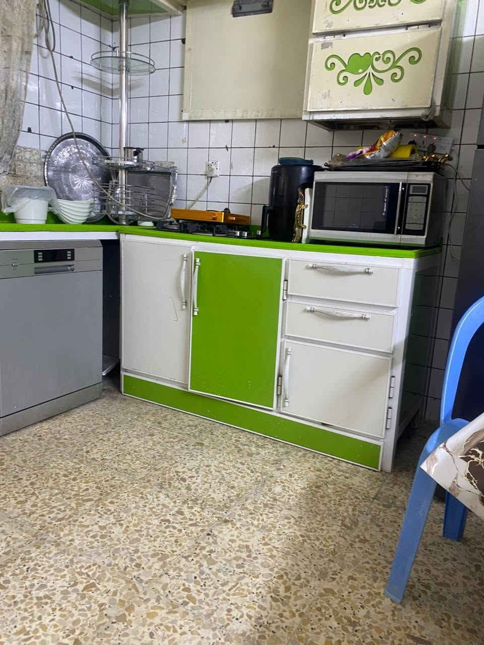 كاونتز للبيع طول السنك مترين  وشويه تقريبا مرمر  الغرض من البيع الانتقال لبيت اخر والحجم اكبر من المطبخ
للتواصل ***********
