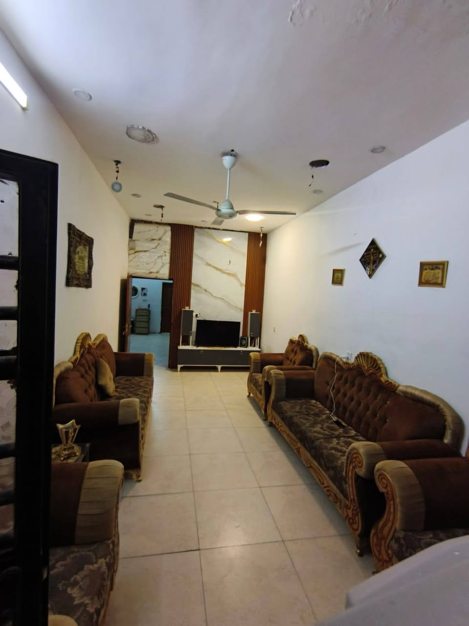 🏡✨ بيت للبيع | طابو زراعي – سند 25 ✨
📍 الموقع: بغداد / الدوانم
تقاطع درويش، بجانب حي التراث، بالقرب من جامع الفردوس.
📐 المساحة: 110 متر
🏠 طابق واحد – بناء حديث
🛏️ غرفة نوم
🛋️ صالة
🍳 مطبخ
🏡 استقبال واسع
✨ مناسب للسكن العائلي
📄 طابو زراعي – سند 25
📞 للطلب والاستفسار:
***********
***********
***********
📱 متوفر واتساب
🏢 مكتب تاج الياقوت للتطوير والاستثمار العقاري
#بيت_للبيع #عقار_بغداد #الدوانم #حي_التراث #البياع #جامع_الفردوس #عقارات_بغداد #بيت_سكني #طابو_زراعي #سند25 #تاج_الياقوت #عقارات_العراق بغداد, العراق

