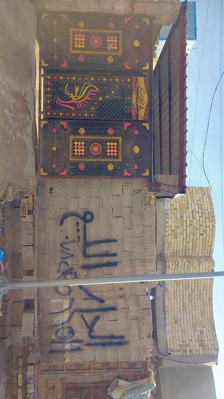 السلام عليكم بيت البيع المساحه 230 البناء 115 والباقي مسيجه من ضمن البيت بيه غرفه بلخير واي البيت والباقي حديقه بصف صيطره شارع الملعب اول خط بناء بلوك صب عد غرفه واحده سندويج من ضمن البيت عوزه بس بيتونه كامل كاشي عراقي درجه اول  قمريه الحوش مالته كله جاهز  سراميك امي كهرباء خطين المنطقه مخدومه كامله جوارينه والله ناس طيبه كلش السعر 35 وبيه مجال  ***********
