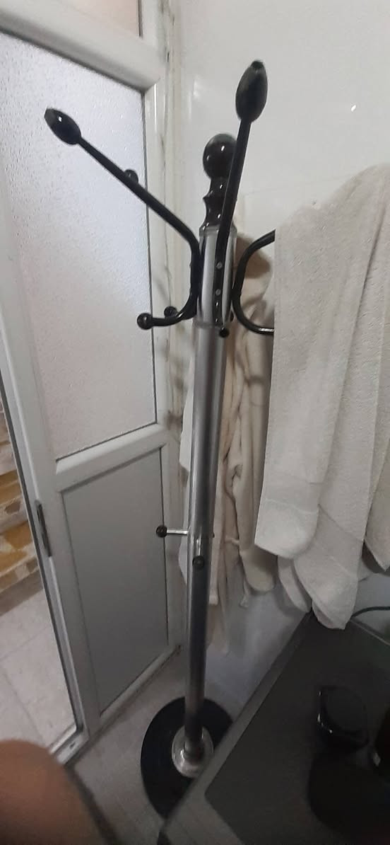 سلام وعليكم مغسل نضيف جدا السعر 60 الف 
الدوشك نضيف سعره 20 
الشمعه تعليق ملابس سعرها 10 
عندي زوليه 3 × 5 تركبه نضيفه حيل سعرها 20 الي مو شراي لا تراسلني ***********
