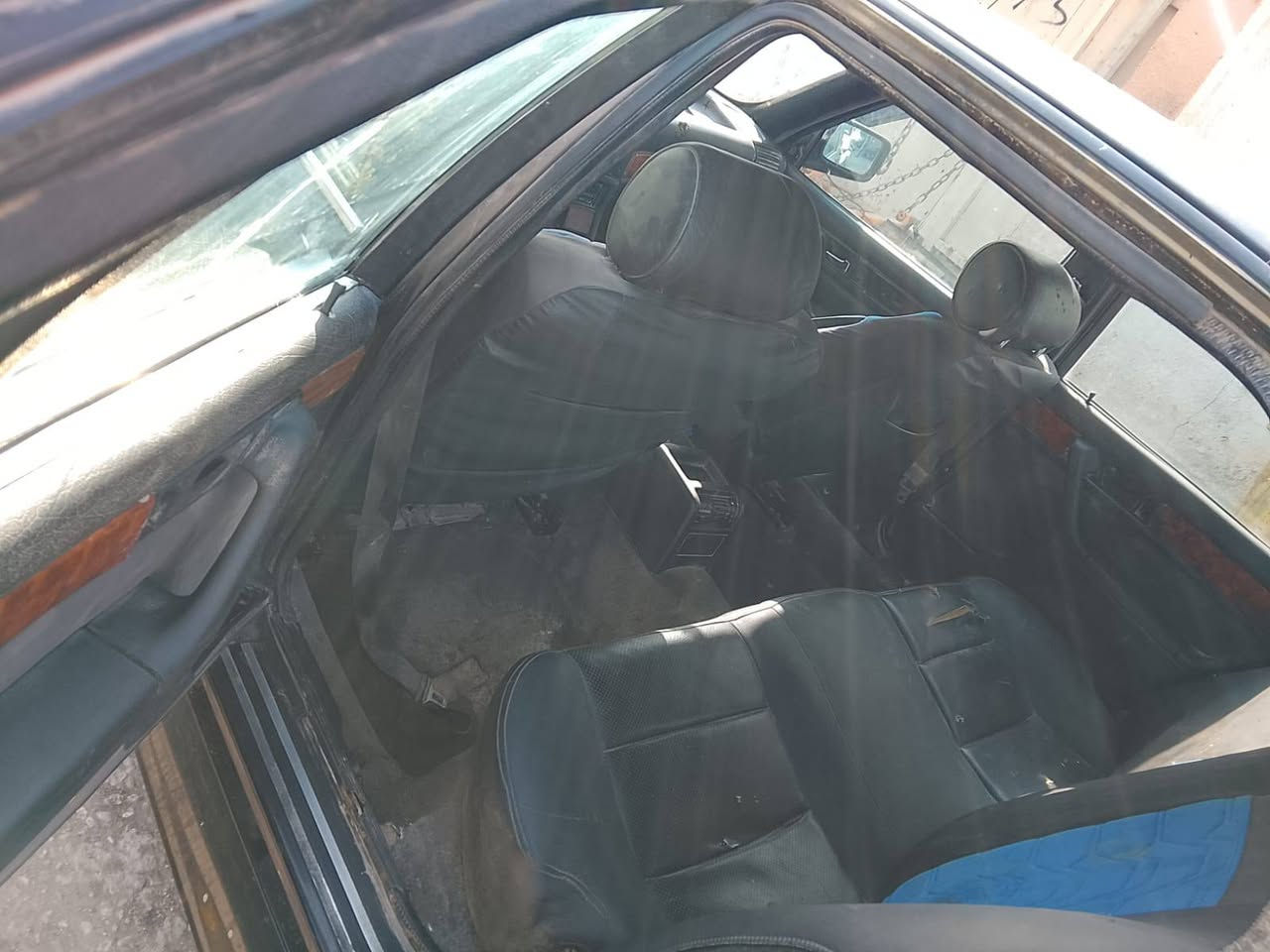 بي ام 735 موديل 91 بجم عريض رقم اربيل السنويه والارقام ضايعات عندي بيها بلاغ ووكاله من المالك تريد اسويلك وكاله بلسمك تريد تكملها للهزه واخذك لاربيل تسوي سنويه وارقام مكفوله من الضربه دبل جام لايت لدات ارزك واحمر دركه ايرباك تخم ويل وتاير اصليات كشنات كهرباء دبل جكمجه نقصها كير السعر 30 مكلني نجف ***********
