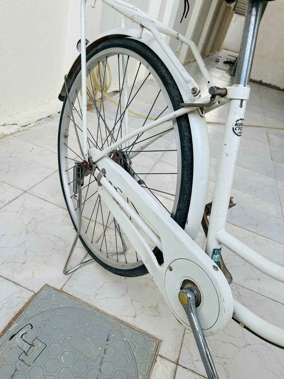 السلام عليكم باسكل للبيع حجم ٢٧ لون أبيض نضيف مع جهاز جري للبيع نضيف حيل  المكان كربلاء طوريج للإستفسار الاتصال على الرقم ***********
