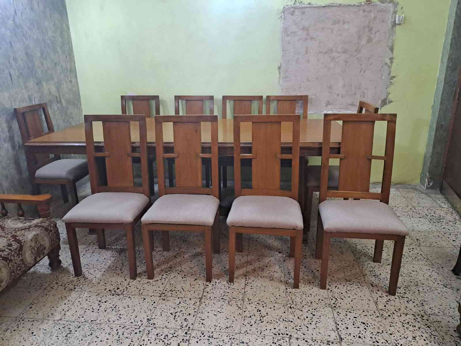 ميز طعام ١٠ كراسي ملكي خشب صاج بورمي شغل عراقي بدون اي ضرر الاتصال ***********
