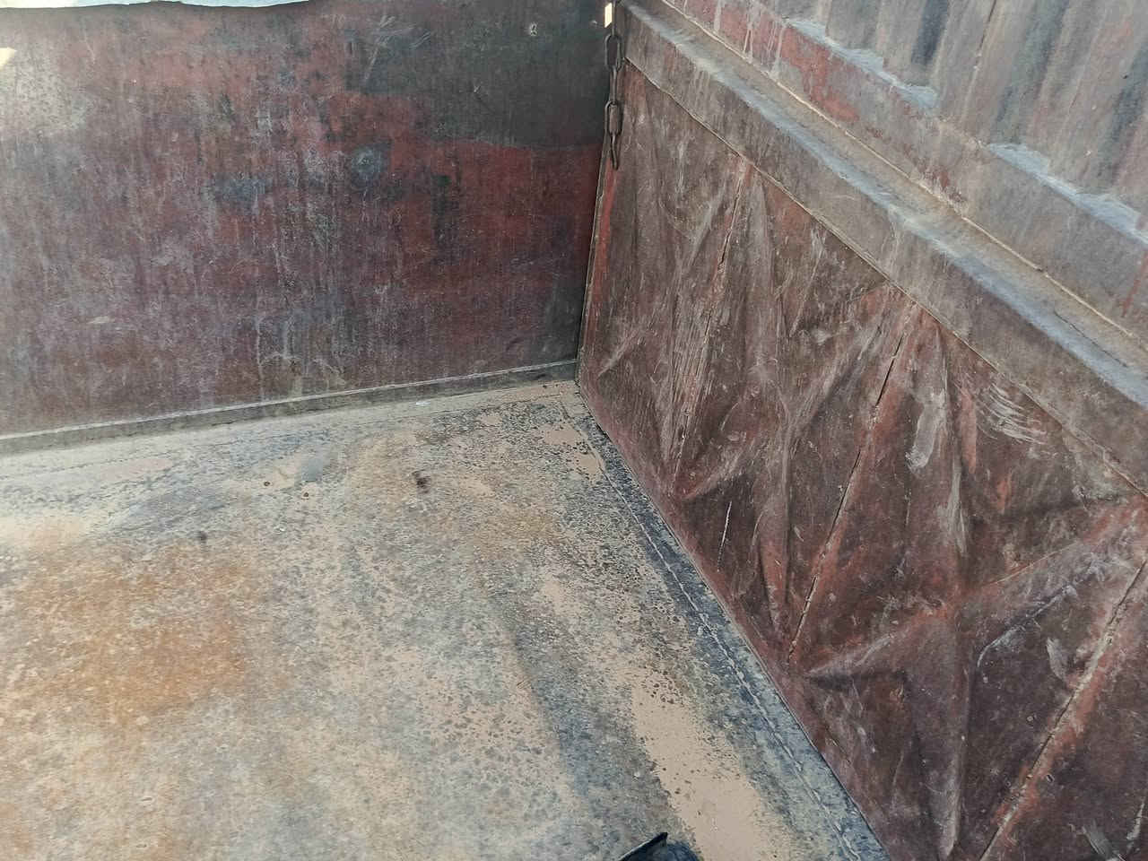 بدي قجم جديد البيع  مكانه نجف  بابه وشبجه جدد بابه يصعد وينزل جكات كاعيته جديده سعره 6ملاين  مكانه نجف  ***********0 مكانه نجف كوفه
