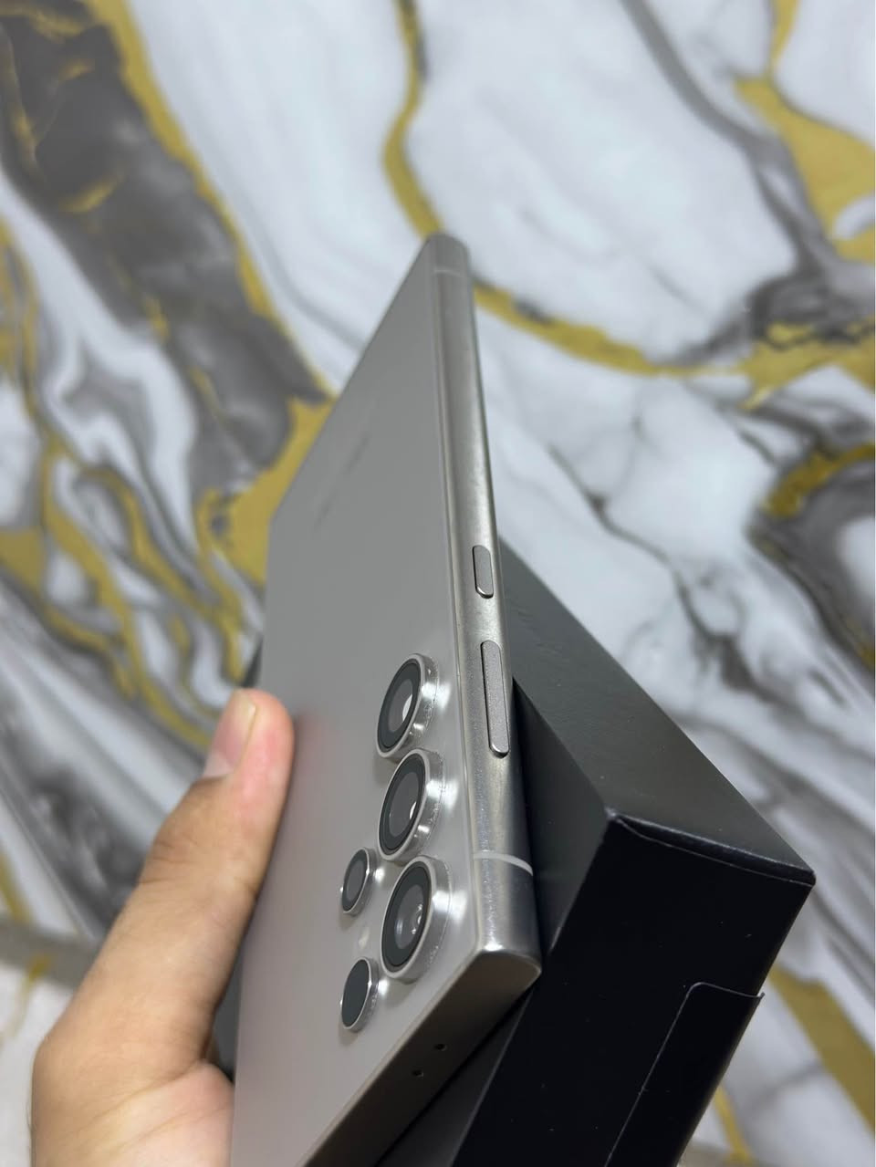السلام عليكم للبيع سامسونج S24 Ultra عربي شرق اوسط جهاز نضافته 100 ‎%‎ كامل ملحقات الاصليه ذاكرة 256 عشوائية 12 جهاز مكفول وبي ضمان فحص السعر 925 الف وبي مجال مكاني البصرة *********** البصرة, العراق
