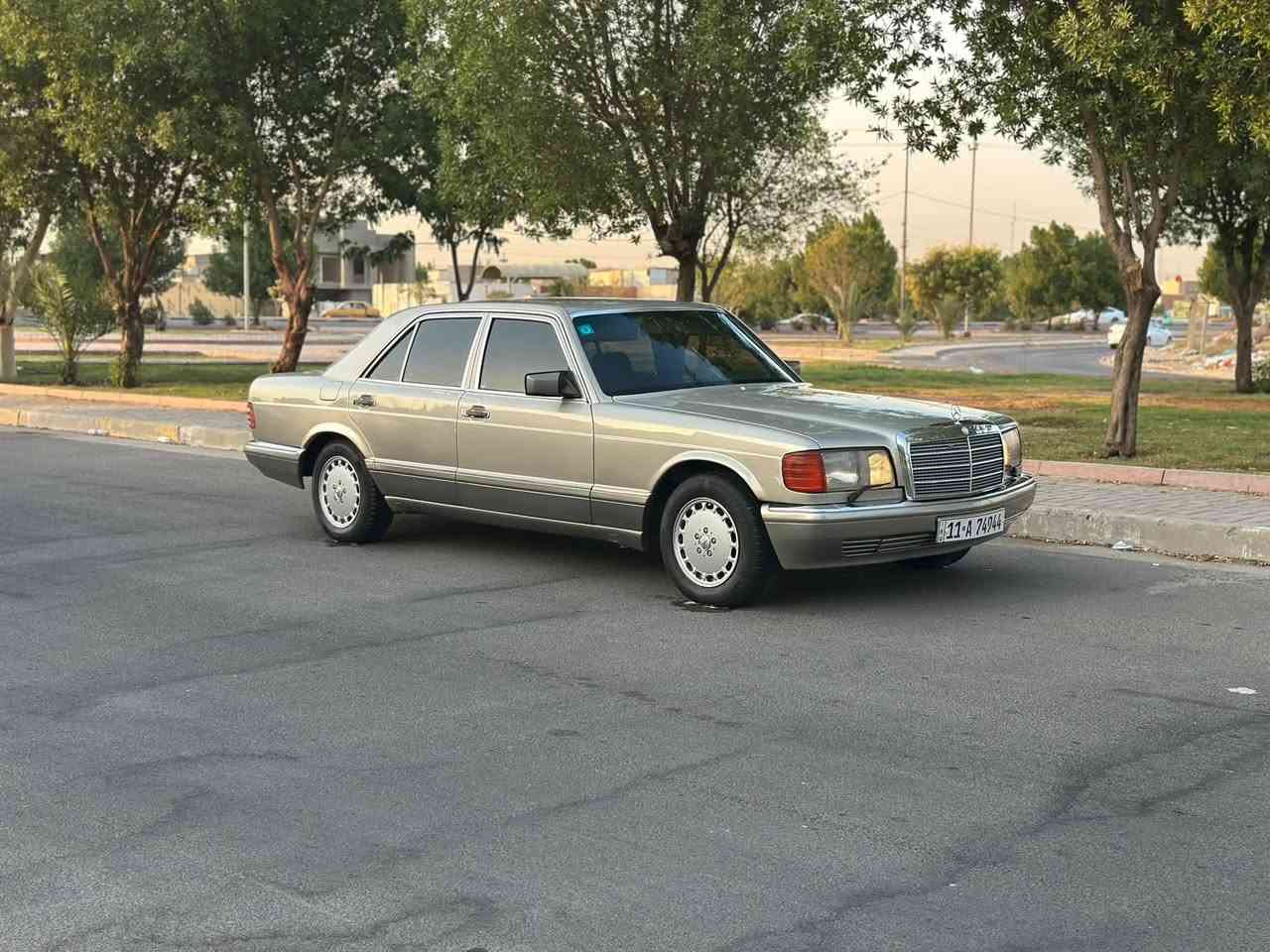 السلام وعليكم مارسدس 1989 
جامبو رائسي باب قصير 
محرك 300 بلادي قبق اسود 
كير محرك تبريد صدر تخم تاير كلشي بيها جديد 
دواخل جديده مسجل بلادي 
اريل كهرباء 
دبل فيت بم 
دبل مروحه 
فول موصفات رقم بغداد تحويل بشرط 
مكاني بغداد السيديه ***********
السعر 68 ورقه بي مجال السياره اعتماديه و4 مرات رايحن بيها للعمره
