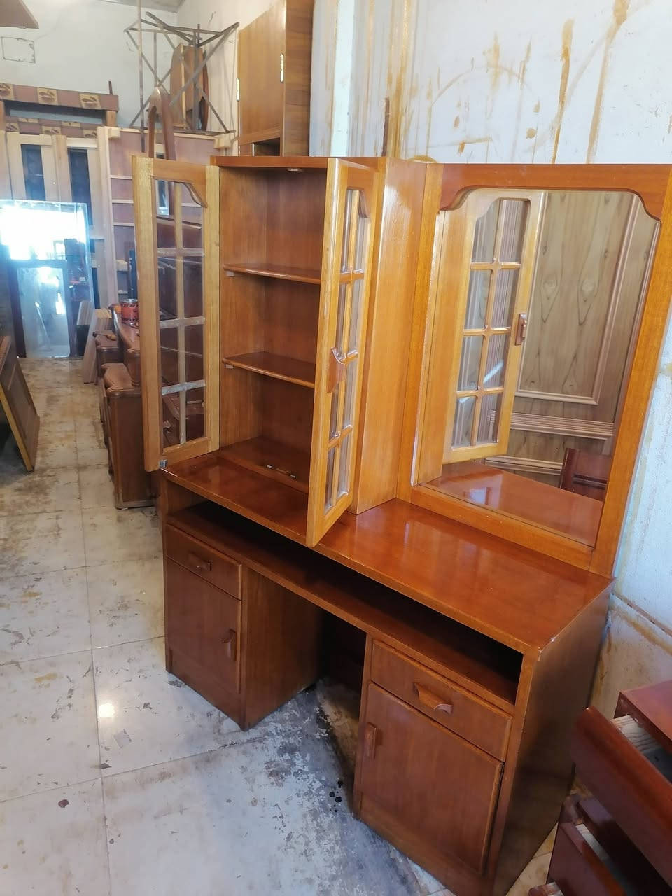 ميز تواليت • شغل ثقيل • معرض ابو حسن