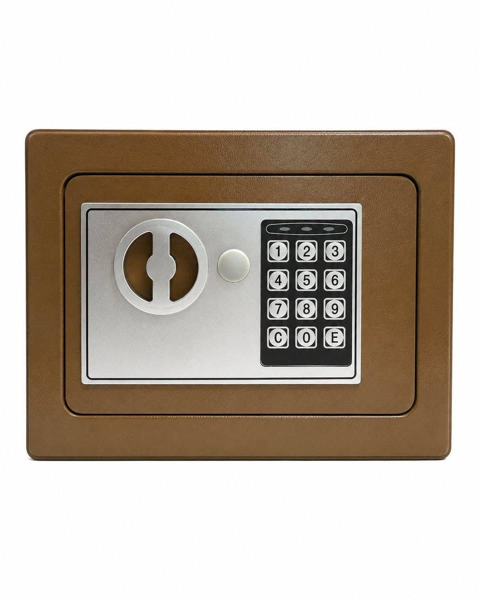 قاصة رقمية مجهزة بلوحة مفاتيح إلكترونية.
نظام قفل ثلاثي (Tri-Bolt Locking) مع هيكل متين مخصص للحماية.

إمكانية فتح القاصة عبر المفاتيح 
اليدوية المرفقة (مفتاحي طوارئ).

مرونة عالية في التركيب بفضل خيارات التثبيت ببراغي على الحائط أو الأرضية.

. المواصفات:

.الموديل: E-17

.الوزن الصافي: 2.7 كيلوغرام

.الوزن الإجمالي: 2.9 كيلوغرام

.الأبعاد والقياسات:  

27*22*22سم

. محتويات العلبة:

.مفتاح فتح يدوي (Access Keys) عدد 2

.براغي تثبيت أرضية (Flooring Mounting Bolts)

.سجادة أرضية داخلية (Floor Carpet)
سعر 30الف وتوصيل مجاني 
رقم, ***********تواصل خاص أو واتس
