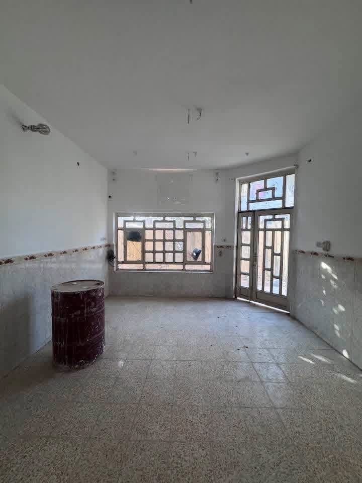 🏡 للبيع دار فارغ استلام مباشر بسعر مناسب جداً
في نادر الثانيه الشارع الخدمي خلف مول اهل الخير سابقاً

📐 المساحة:  150م² #طابو_زراعي_سند25 

وآجه 10م² ونزال 15 م²

🌟الدار يتكون من: 

🛏️ 2 غرف نوم 

🛋️ صالة 

🍳 مطبخ 

🚿 صحيات 

🌳 حديقة 

🚗 كراج سيارة

📌 موقع ممتاز وقريب من الخدمات، مناسب للسكن العائلي.

السعر / 100.000.000 مليون دينار عراقي فقط

للاستفسار وتفاصيل اكثر لطفاً الرجاء الاتصـــال او مرآسلتنا سيد رائد

سيد رائد

📞0️⃣7️⃣8️⃣3️⃣1️⃣1️⃣6️⃣1️⃣6️⃣4️⃣1️⃣ 

سيد 

حسين 

📞0️⃣7️⃣8️⃣7️⃣2️⃣5️⃣7️⃣4️⃣7️⃣3️⃣3️⃣

          او وآتســــــاب📲

المكـــــتب ☎️ 

     ***********         *********** ‌‌‎    

           

🏗️ #مــوقع_المكتب🏗️

📍{بابل/الحله شارع نادر الرئيسي مقابل  شارع الطب العدلي بالقرب من اسواق الجمل }

#بيع_وشراء

#عقارات #بغدادالعراق #الحله         #مشاهيرفيسبوك #مكتب_عقارات_سيد_رائد  #الاولى  #في_بابل
