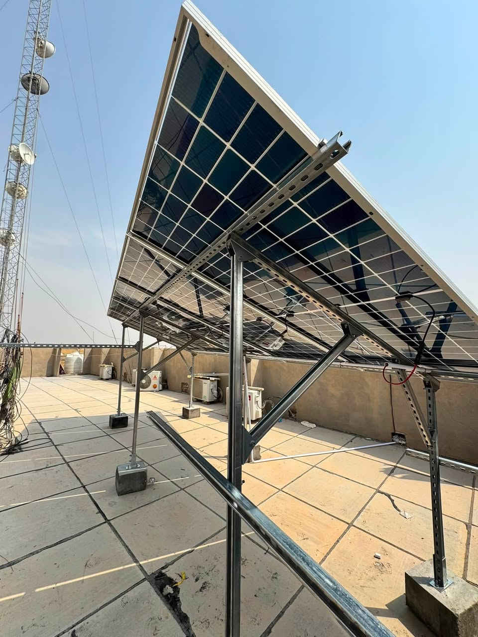 ☀️ في مكتب الطاقة المستدامة… الجودة مو مجرد شعار، الجودة تبدأ من اختيار المكونات وتنتهي بالدقة في التنفيذ.

نقدم لكم منظومة متكاملة بمكونات عالمية مختارة بعناية:

⚡ انفيرتر Autarco بقدرة 5 كيلوواط – IP65
🔋 بطارية Pylontech العالمية سعة 5.12 kWh
☀️ ألواح RONMA ثنائية الوجه بقدرة 580–641 واط
🔩 هيكل ميكانو الثقيل
🛡️ تنفيذ احترافي وحمايات متكاملة
🛠️ متابعة وخدمة ما بعد البيع

لأن المنظومة الجيدة مو بس أجهزة…
هي اختيار صحيح + تنفيذ دقيق + خدمة تستمر بعد التركيب.

📍 مكتب الطاقة المستدامة
الكوت – الخاجية – شارع 40
📞 ***********
