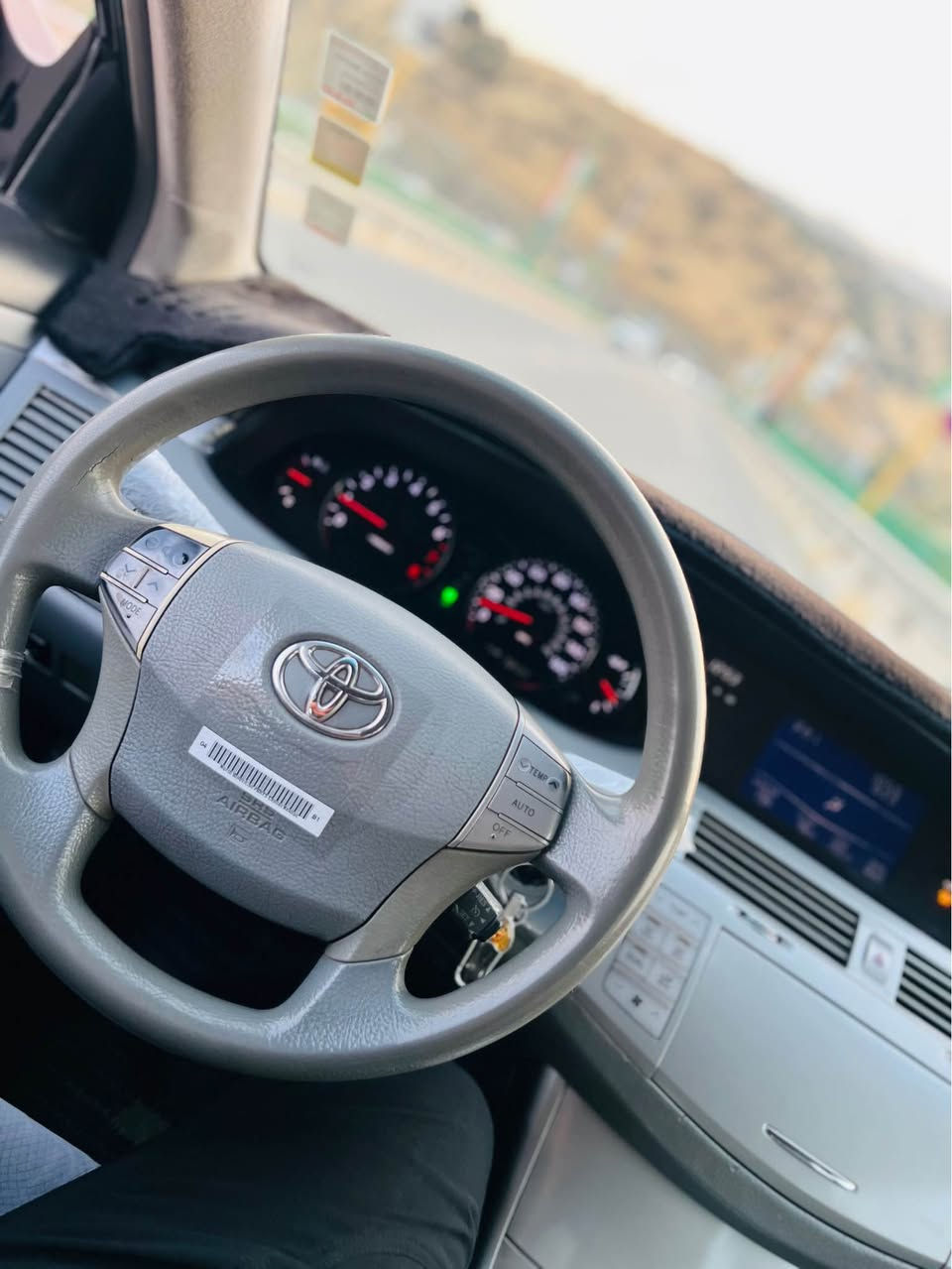 TOYOTA AVALON 2009 XL 
ئەڤەلۆن 2009 XL بێ بۆیاخ سەنەوی تا 2031 تازەیە گێڕ و مەکینەی بەشەرتە شوخت و چاڵ و کاڵبونەوەی نیە سەیارەکە دەعامی بۆ دەعامی بەشەرتە چوار تایەی تازەی لەسەرە پێش و دوای چرکەی تێدا نیە سەیارەکە کارتی بەنزینی هەیە سعری ١٢٥ و مەجال  (***********) ژمارە واتسئەپی لەسەرە
