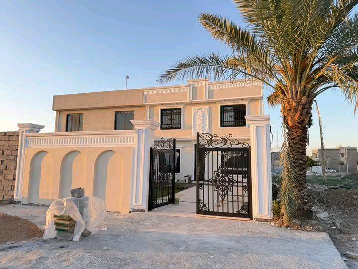 السلام عليكم صباغ وديكورات متفرغ العمل قطعي أو متر وكرسته وعمل بغداد *********** بعض اعمالي مزرعه وبيت ان شاء الله تنال اعجابكم
