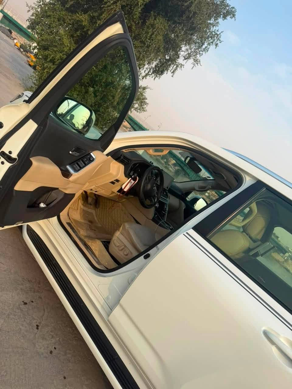 لاندكروز موديل 22 ساز GXR فول مواصفات 
 كفاله عامه ماشيه 110 الف رقم بغداد 
 سعر 595 وبيها مجال
 عنوان الكاظمية 
للبيع او مراوس بلون اسود 
اتصال واتساب ‭***********‬
