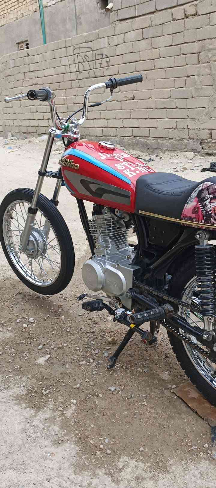 سلام عليكم 
دراجه نامه للبيع كلك كلك كلك محرك سيجي شرط مفيلس ما مفيلسه دراجه جاهزه من البيت الشارع تعميره كلع 26 شاصي 24 وياله وتواير وكشن  حته شهرين ما صارلهن من شديتهن
السعر 600 وبيها مجال مكاني ناصريه مركز المو شراي لا يتعبني رجائن 
اللأستفسار واتساب ***********
