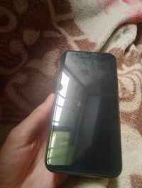 ايفون 11 برو   ذاكره 256 فيس ايدي شغال اتصال وشريحه وكامرات  حدث فرمت ...