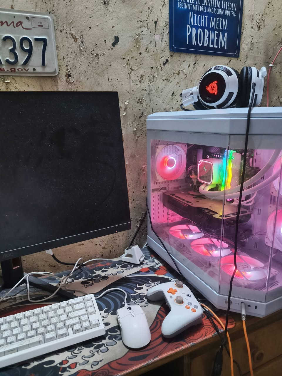 🔥 للبيع تجميعة Gaming احترافية ونظيفة جدًا – جاهزة للأداء القوي 🔥
@
🎮 مواصفات التجميعة:

🔹 المعالج: Intel Core i7-12700F – الجيل 12
🔹 كرت الشاشة: ASUS Dual RX 7700 XT 12GB OC
🔹 اللوحة الأم: Gigabyte B760 DS3H ATX WiFi DDR5
🔹 الرامات: 32GB DDR5 بسرعة 6000MHz من TEAMGROUP RGB
🔹 التخزين: SSD بسعة 1TB من نوع M.2 NVMe Lexar NM620 – سرعة تصل إلى 3500MB/s
🔹 مزود الطاقة: Segotep 850W Gold Fully Modular
🔹 الكيس: Xigmatek iCUBE باللون الأبيض
🔹 التبريد: DeepCool LS720 SE Digital 360mm باللون الأبيض
🔹 المراوح: مراوح باللون الأبيض

🖥️ الشاشة:

AOC بحجم 27 بوصة – دقة 2K – معدل تحديث 180Hz – استجابة 0.5ms – لوحة IPS

🔋 مزود الطاقة الاحتياطي UPS:

Online UPS بسعة 1KVA لحماية الجهاز من مشاكل وانقطاع الكهرباء

🖱️ الملحقات:

🔹 ماوس وكيبورد من شركة Attack Shark
🔹 سماعة من شركة KLIM
🔹 جوستك من شركة GameSir

📦 التجميعة كاملة وجاهزة للاستخدام، وتشمل جميع الملحقات، مع توفر كراتين التجميعة والملحقات. كما أن جميع المكونات باللون الأبيض، بما في ذلك الرامات والتبريد والكيس والمراوح.

✅ أداء ممتاز للألعاب بدقة 2K
✅ كرت شاشة قوي لتشغيل الألعاب الحديثة
✅ ذاكرة RAM بسعة 32GB DDR5
✅ شاشة 2K بمعدل تحديث 180Hz
✅ UPS Online لحماية الجهاز من مشاكل الكهرباء
✅ تشمل ماوس وكيبورد وسماعة وجوستك
✅ تصميم أبيض أنيق وموحد بالكامل

💰 السعر: 2,000,000 دينار
💬 قابل للتفاوض للجادين فقط

📍 الموقع: بغداد
📩 للاستفسار ومعرفة التفاصيل، يرجى مراسلتي على الخاص.
او الرقم ***********
