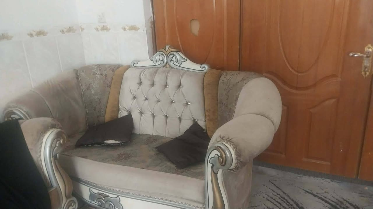 التخم الاصفر ب١٥٠ / ٥ مقاعد
التخم الابيض ٢٠٠ / ١٠ مقاعد
نوعهن صاج قوي جدا / طويريج ابو جوعانه 
اتصال او واتساب ***********
