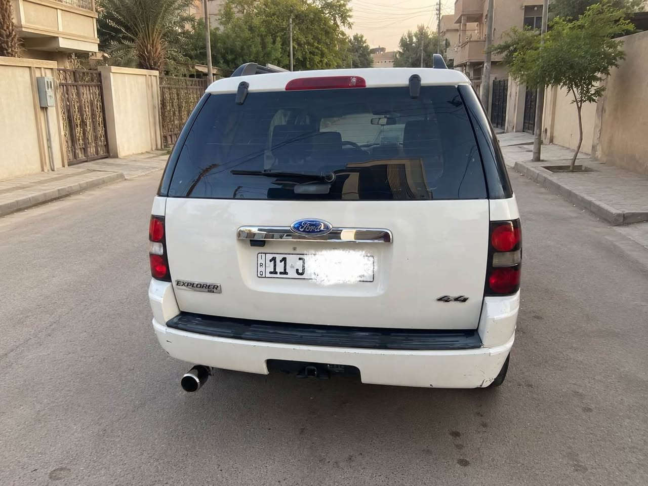 السلام عليكم
فورد اكسبلور موديل ٢٠٠٨ 
٧ راكب
محرك cc4000
سعره ٩٠$ وبيه مجال بسيط
رقم بغداد الجديد باسمي
قطعتين صبغ الباب الي وره السايق والجاملغ 
⛔️كير ومحرك وعقل وظفيرة وتبريد وفريزرات مكفوله⛔️
صدره ٧٠٪؜
كهرباياته شغاله
نقصه حساسات تايرات
والكرسي الكهرباء الدشالي خارطه يعني يدوي يتحرك
نظام الفور ويل شغال بس شايل الكاردن الامامي
مكاني البياع
تلفوني *********** بغداد, العراق
