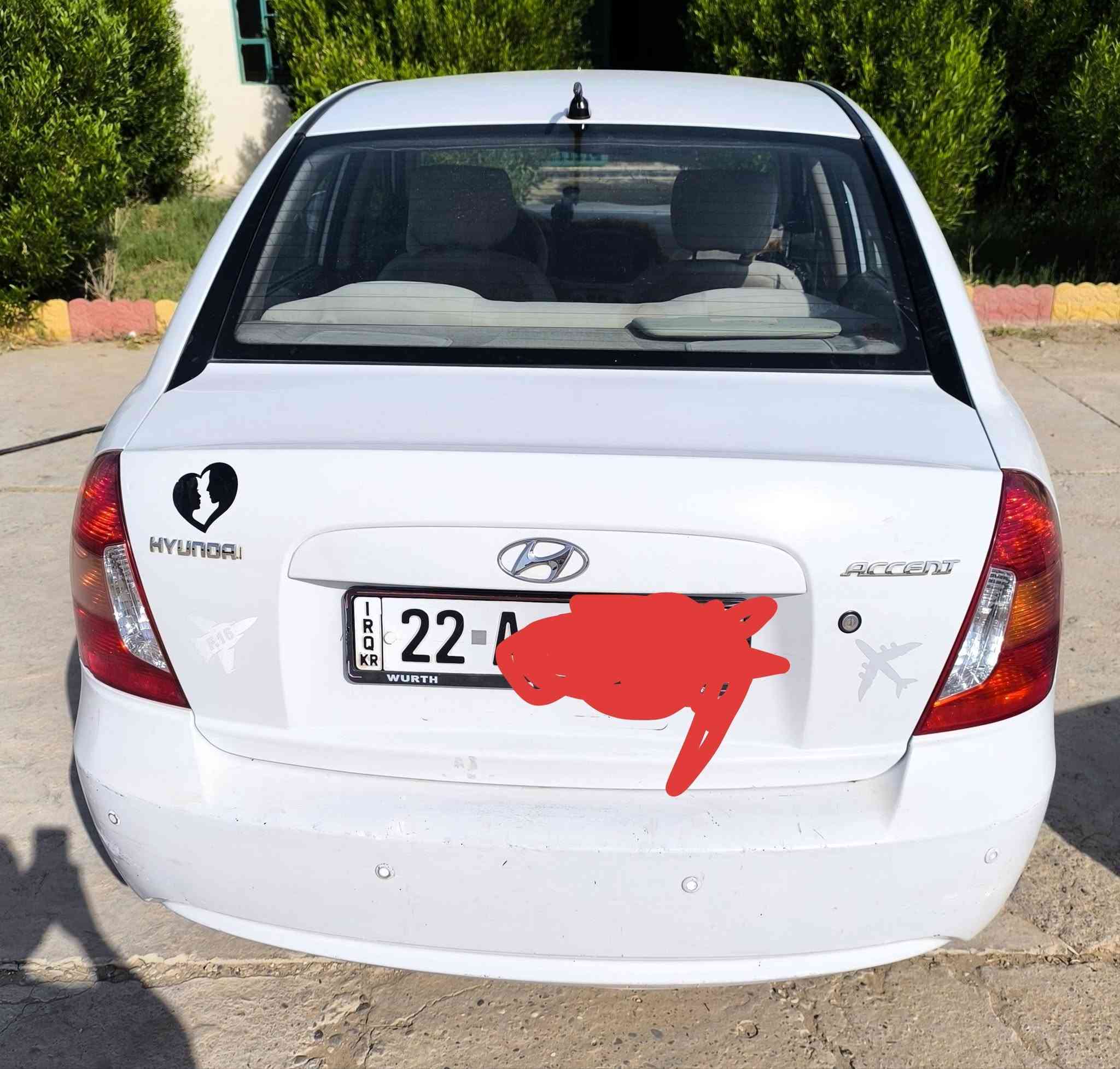 السلام عليكم
هونداي اكسنت دبدوب موديل 2010
محرك 16 كوري 
كير و محرك أو تبريد شرط
بيها شبرين صبغ بالباب السكن 
التواصل واتساب 
***********
