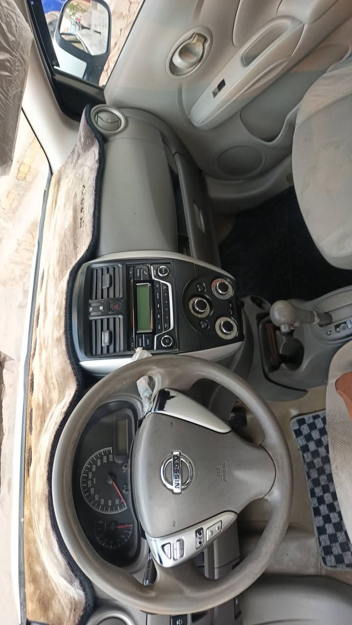 السلام عليكم نيسان صني موديل 18 هندي بليته زرقاء السياره بيه قطعتين صبخ وبيه باردات قلل كير مكينه خير من الله سياره نضيفه ماعايزه شي السعر 80 وبيه مجال غير متواجد على الفيس مكلف بلنشر 
الرقم / ***********
