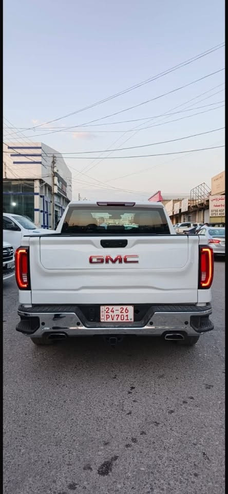 جمسي سيرا 2025 V8
باب طويل بدي القصير المرغوب 
مواصفات :slt فول فول بدون فتحه سقف
شاشه كبيره عداد سرعه ديجيتال بصمه تشغيل عن بعد كشنات جلد وكهربائي حصانه بين كشنات وبعد هواي مواصفات 
باب الصندوق قطعتين 
محرك „V8 5.3L ✈️
ماشيه فقط :4mi
حادث السياره 3ونص صبغ كل ايرباكات سيستم شركه 
سياره بدون رقم تترقم دهوك/اربيل/سليمانيه
سعر سياره :295ومجال
***********
