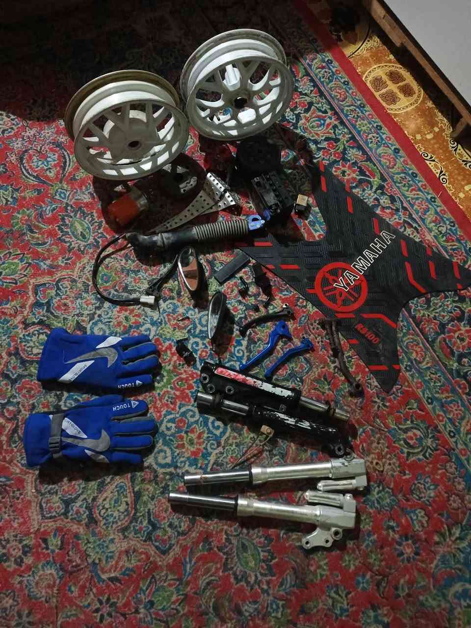 سلام عليكم شلعه
بيها دبلات كدام ثنين 
واحد رياضي ولثاني مال حاويه 
وبيها يدات بريك رياضي ويدات بلاد
ومريات يمنى ويسره وباتري شغال
وكلج خلفي ودواسات وسلف شغال
وجفوف وشخاطه وفج ودسك ووياله الخلفي طاك ولكدام كلشي مابي
السعر 70
لتواصل *********** العنوان شمال البصره بني منصور يم مدرسه الامال الاهليه

