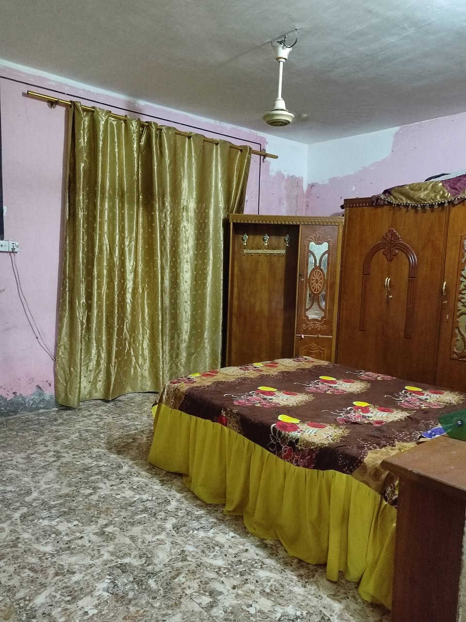 السلام عليكم بيت حي الزهراء ماشوشه قرب مدرسة المئاثر غرفتين وصاله مطبخ واستقبال واجهيته 11 الاستفسار /***********/***********
