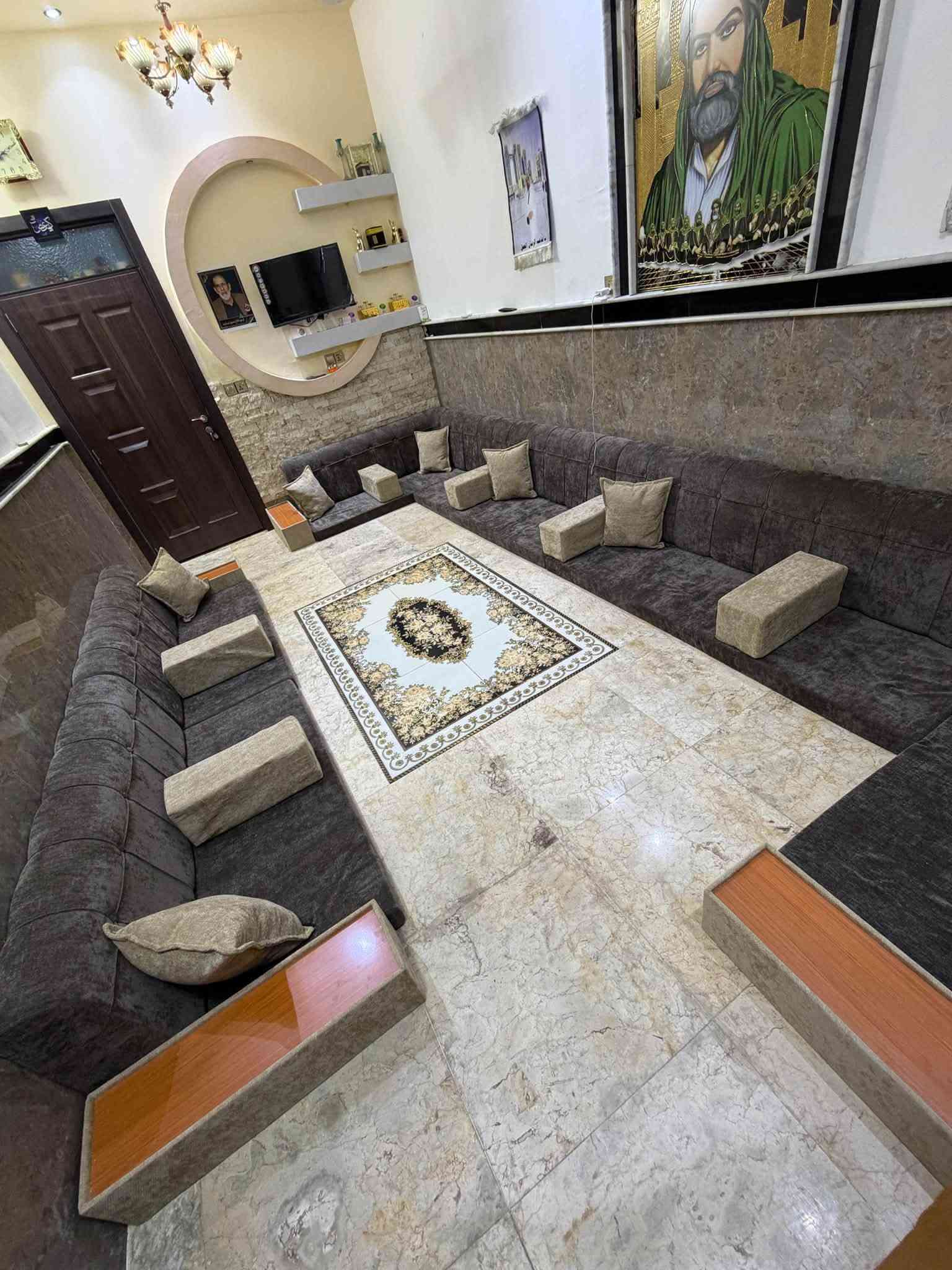 ((للهم صلي على محمد وال محمد ))
تصميم راقي يليق بمنزلك! 🏡✨

📢 تخم جديد تم تركيبه لأحد زبائننا الكرام، بتصميم يجمع بين الأناقة والفخامة!
🛋️ خامات عالية الجودة
🎨 ألوان متناسقة تناسب جميع الأذواق
🛠️ تنفيذ متقن بأدق التفاصيل

🔹 هل ترغب في تجديد أثاث منزلك؟
🔹 أو إعادة تصميم تخمك القديم ليصبح كالجديد؟

📩 تواصل معنا الآن واحصل على تصميم فريد يناسب ذوقك!
العنوان ((كربلاء ))
للاتصال 📞 ((***********))

#دوشمة_كربلاء #تصميم_أثاث #تجديد_الأثاث #فخامة_و_أناقة #تصليح_قنفات #ديكور #معمل_بروف_للاثاث 
#كربلاء #معمل_بروف_للاثاث
