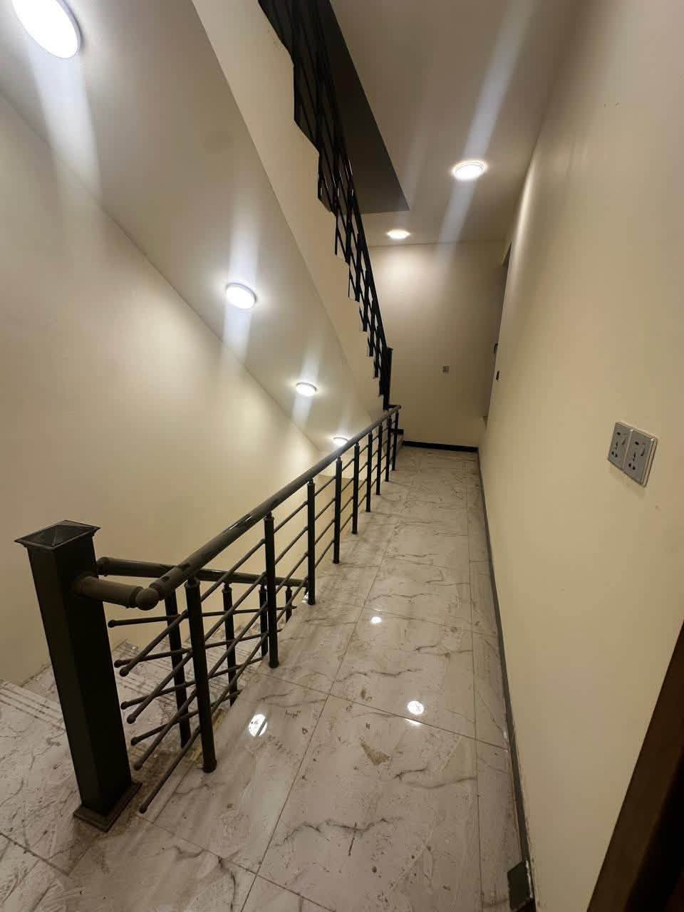 دار لإيجار مساحه 100متر(3)غرف نوم 🛌 +مطبخ+صالتين +خدمات) الدار زيرو مامسكون 📍الموقع بغداد الدوره البوعيثه مجمع شواطي دجله قرب حلويات الحمداني قريب على شارع العام 
الاستفسار  ***********
