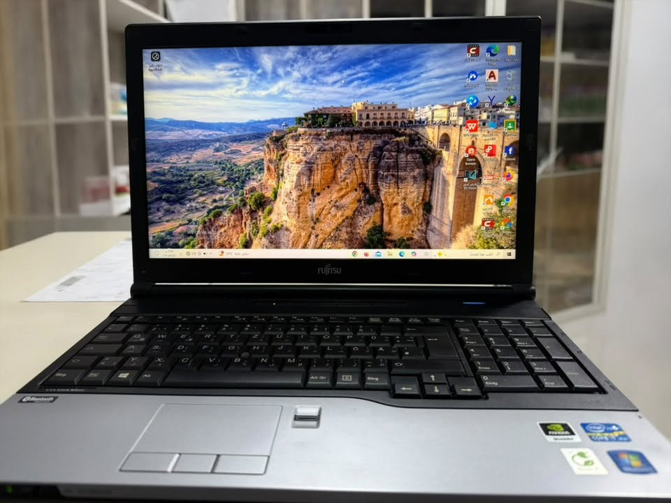 كور i7 • رام ٨جيجا • هارد ٢٠٠جيجا