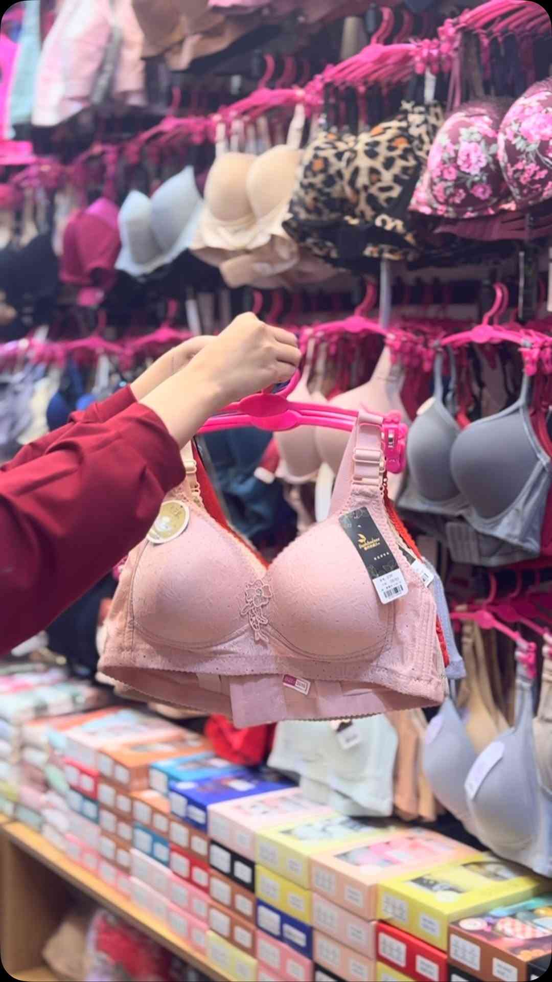 بوتيك • علي مناف • ملابس