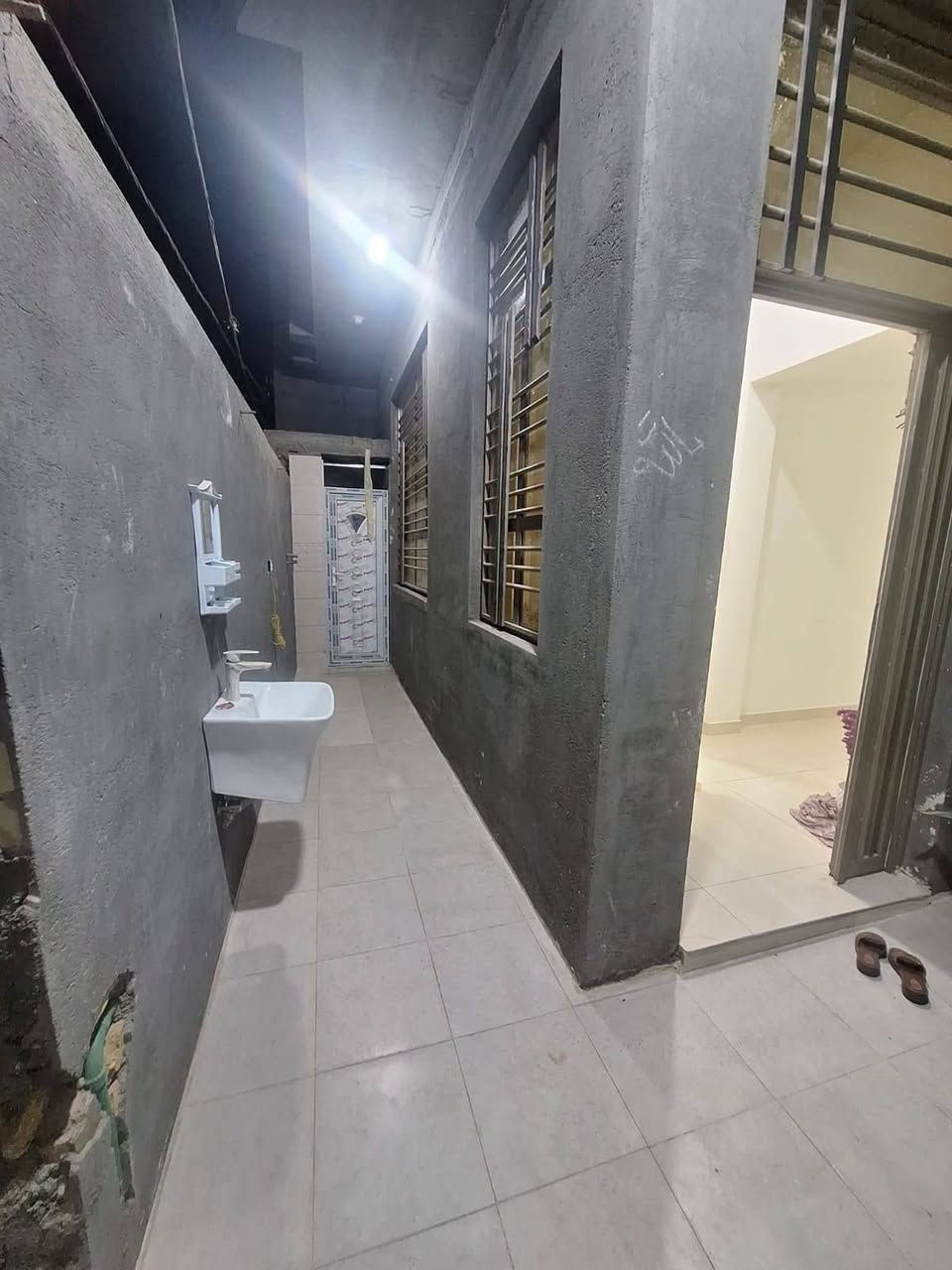 يوجد بيت بخنيطله الجديده زراعي  مساحة 220 متر وبي فضله 14 متر/بيت طابوق/صب/كامل من كل النواحي بناء درجة اولى السعر 130  مع مجال للشراي للتواصل ***********
