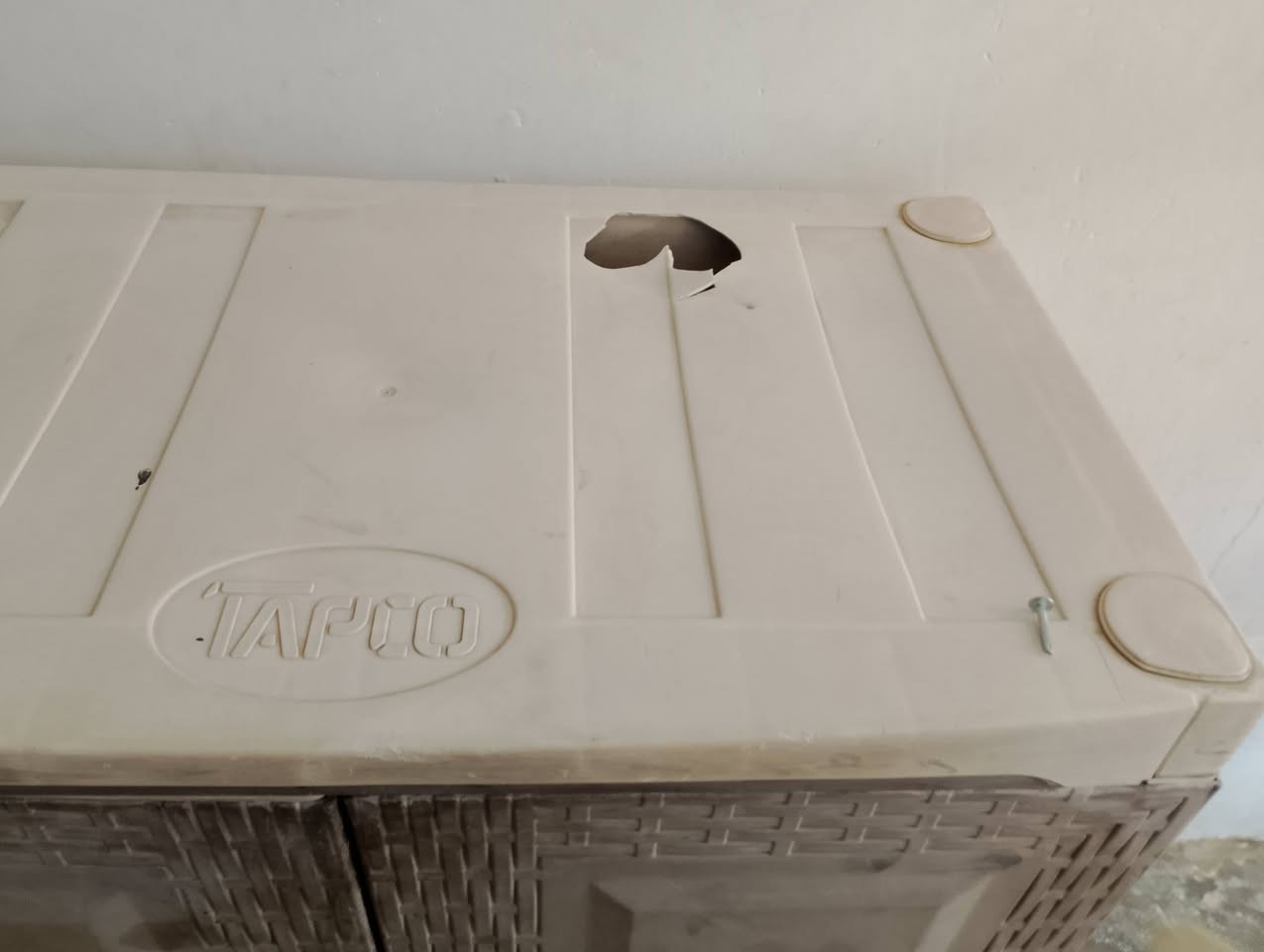 للبيع ميز جرارات وميز صغير
