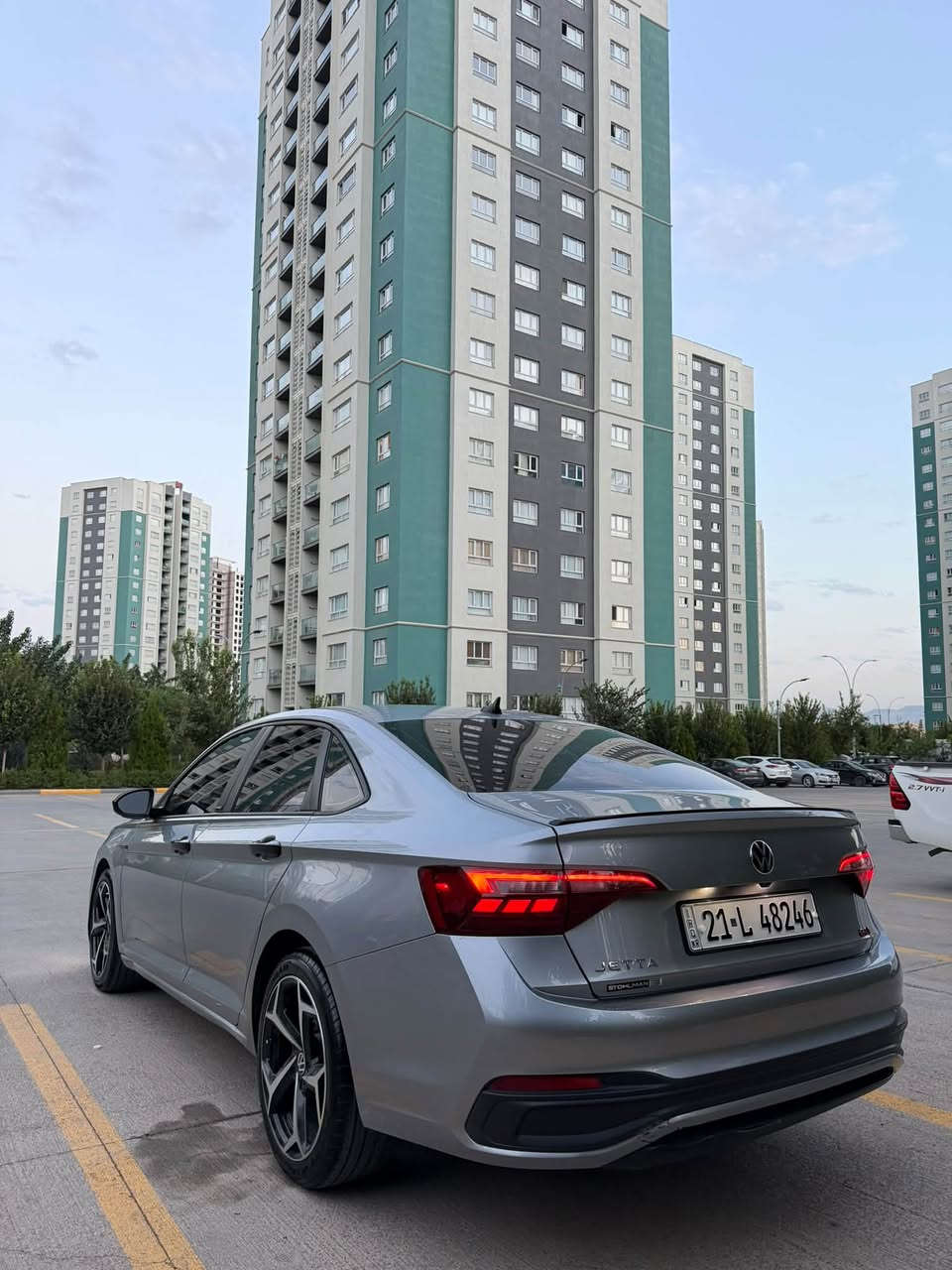 jetta 2024 1.5 turbo S sport
سلام عليكم  ماشاءالله لە ماڵی هەموو لایەک 
جیتا مواسەفات س سپۆرت  ٢٠٢٤ ٥١٠٠٠ کیلۆمەتر هەزار رۆشتوە
 مواسەفات  . رادار . خەتی جادا . کوشن هیتەر . 
تەبرید لەمس . 
گێج ئەلیکترۆنی  بە ٣ بەشی جیاواز تەحەکومی پێ ئەکرێ
٣ گێر ئۆتۆ.عادی.سپۆرت.تەعدیل سورعە. ئۆتۆ ستارت ئستۆپ
 بە ناو خۆمەوەیە هەمو شتێکی تازەیە سێرڤز کراوە هەمو گیانی بە شەرت ئەیەمێ تازە یە سارەکە جاملخی سەکنی بۆیاخە بێ 
ناو گرتن.....  نرخی ١٣٤ مەعامەلەیەکی زۆر کەم.  شوێن سلێمانی
***********  
*********** وەتسئاپ ی لەسەرە

نص مكتوب في الصور:
- ***********