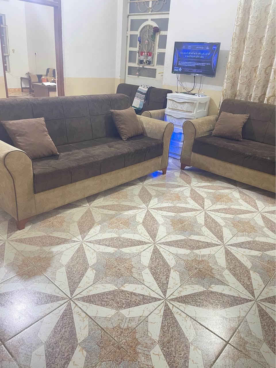 للبيع تخم تركي نظيف جدا عشر مقاعد اي عيب مابي السعر ٢٥٠وبي مجال مع عصاره فواكه وجزر  نظيفه جدا السعر ٢٥ وبي مجال *********** خناقين, ديالى
