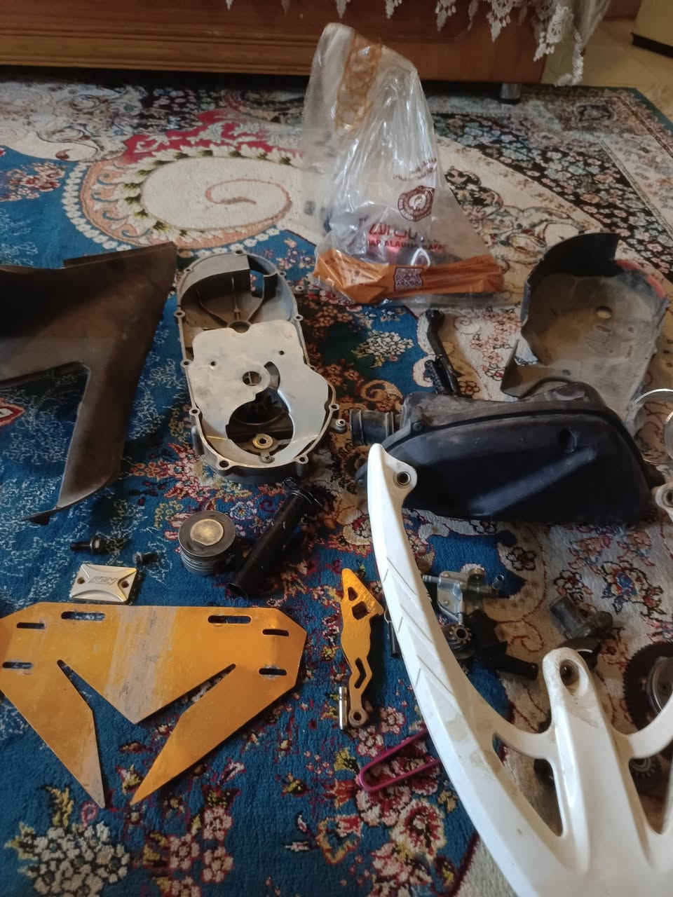 غراض للبيع
راجز  عدد 2 
سبايدر 4 ولف 1 
شوته 4 ولف بدون فلتر 1 
كلاص 1 
قبق هندر بدون مجموعه 1
وغراض هواي شوف الصور 
*********** واتساب فقط او خاص 
مكان بابل توصيل ماكو

