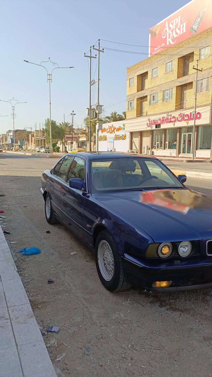 السلام عليكم للبيع او المراوس bmw 525
بي ام 525 موديل 1991 رقم بغداد الماني 
مكينة 6 مفتوح 
السيارة مصبوغة عام اثر جراد
مكينة وگير بالكارتون شرط كهربائيات كلشي بيهة شغال 
لايتات عدسات جدد توني شادهة بچم كله جديد
السيارة نصبة وشلعة ترايك وين ماتريد 
تخم تاير بيهة جديد ويل خلية غرفة جديدة 
السيارة ماعايزة شي
 مكانهة ناصرية حي التضحية
سعرها 42 وبيها مجال 
للاستفسار 
***********
