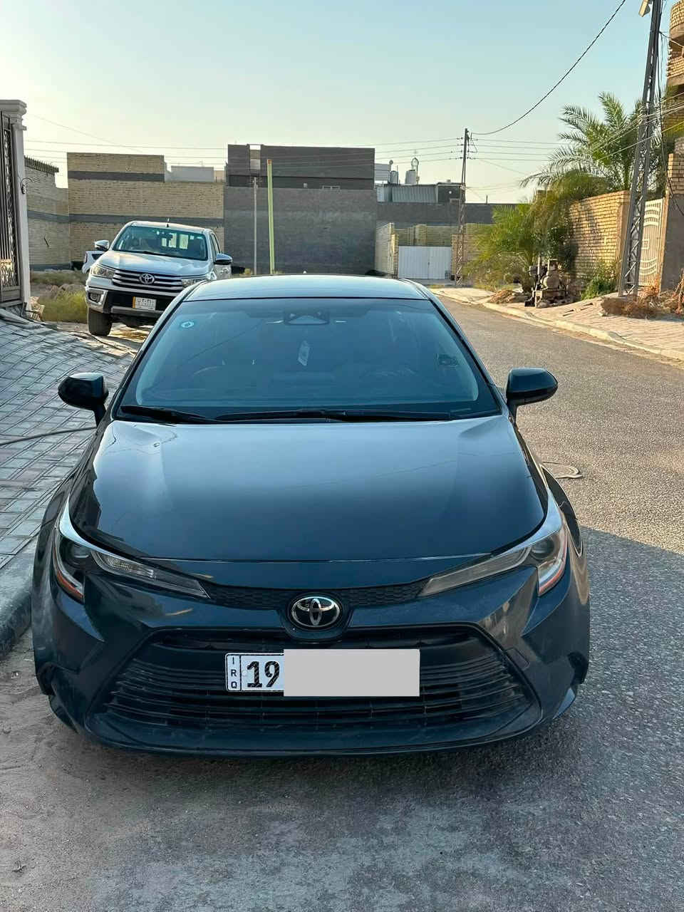 كورلا 2023 لون سمنتي ياباني اصل وارد امريكي
ماشية 22 ميل محرك 2000 بانزين سيارة كاملة و جاهزة ما بيها اي نقص كير مكينة كفالة تاير الشركة و باتري جديد 
رادار امامي 
مانع تصادم 
توقف ذاتي
فول تحكمات سترين
شاشة ذكية كاربلي اندرويد اوتو 
كامرة خلفية
مكان السيارة كربلاء 
رقمها كربلاء الدولي باسمي مصفرة غرامات و سنوية جديدة 
حادثها طخة يم اللايت امامي 
***********
