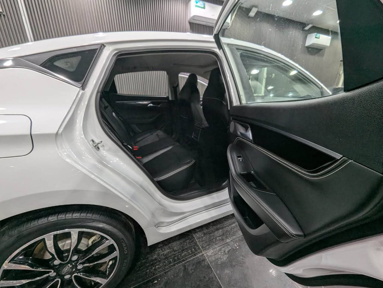 جاك J7 خليجي 2024 فل اوبشن 1/1 وكاله الأمارات
مكينه 1500cc ماشي 9000km
فيها 2 قطعه صبغ تجميلي بدون حادث
مكانها البصره 
للتواصل ***********
                                         ***********
السعر 95 ورقه وفيها مجال البصرة, العراق
