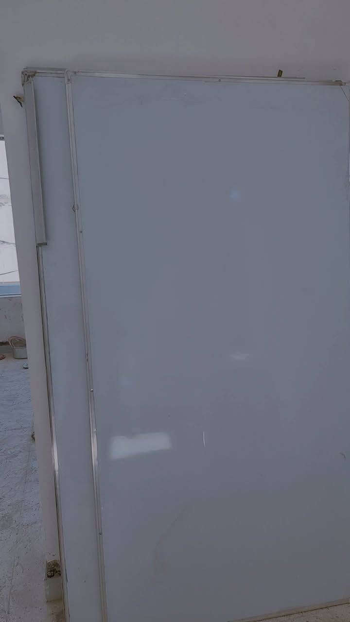 براد ماء بارد حار ب٤٠ الف.  
مثرامه استعمال قليل ب٤٥ الف 
وقلايه هوائيه هيترين علوي وسفلي
 فول مواصفات جديده استعمال قليل جدا 
فول مواصفات ب٩٠ الف ..
وسبورة قياس متريين ب٥٠ الف..
وعلم عراقي ب٣٠ الف ...
البياع الشرطه الخامسه ..
اتصل ***********
