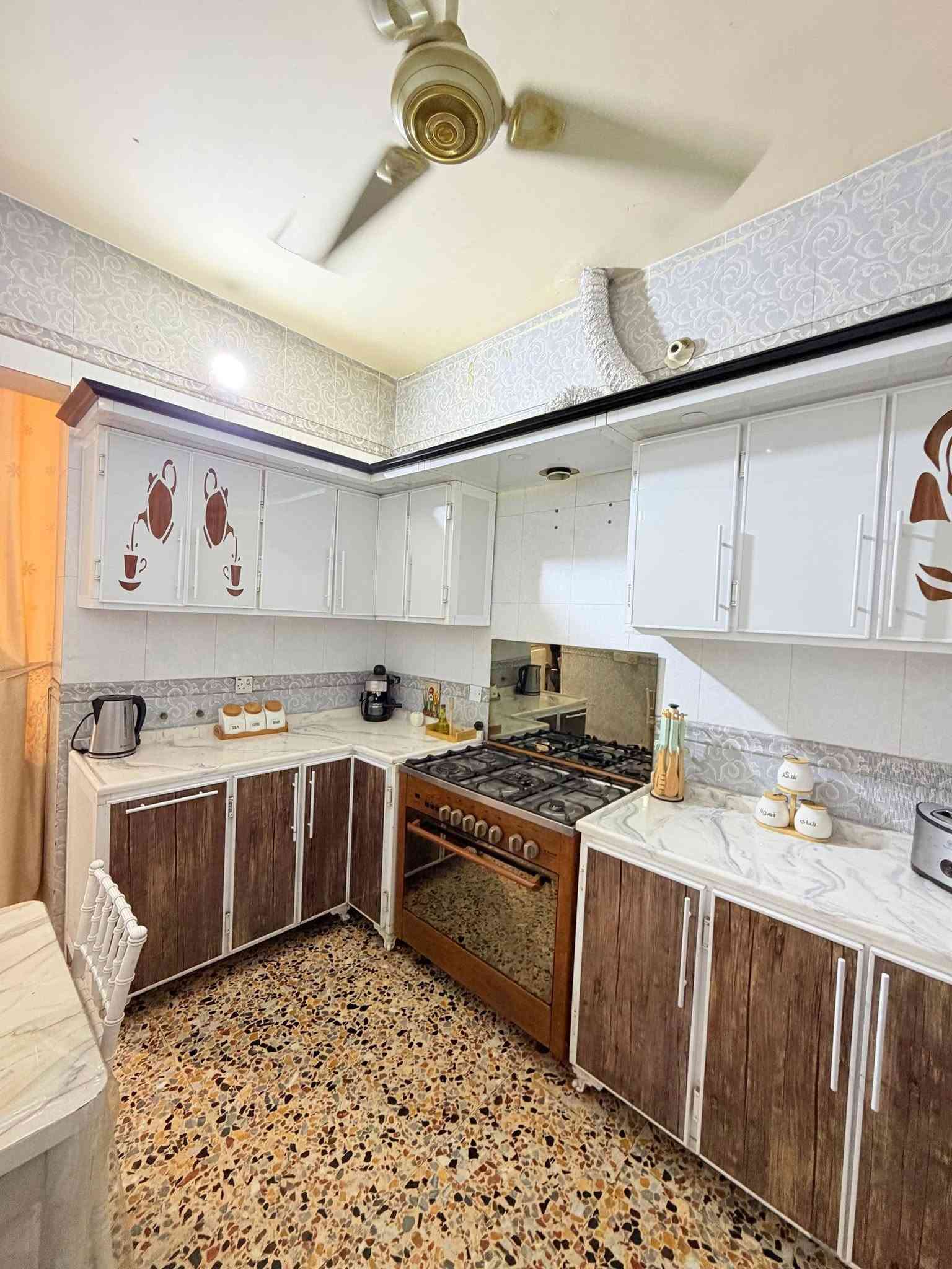 دار 100م زنجيل للبيع طابقين
واجهة 7.15 سم
والنزال 14
طابو صرف زراعي سند 25 (سهم بأسمي بالسند )
الطابق الأرضي: استقبال + غرفة نوم  + حولي + مطبخ + حوش خارجي + 2 حمامات سقف مسلح والبناء طابوق . 
الطابق الثاني :
ماكامل فقط انارة
الصطح بي مخزن مع غرفة سندويش وملبوخة الستارة والبتونة
مثل ماموضح بالفديو والصور
 العنوان :  الشعلة الدوانم مقابل قطاع السابع
قرب حسينية حبيب ابن مظاهر
تفاصيل اكثر ... 
هاتف ‏‪***********
