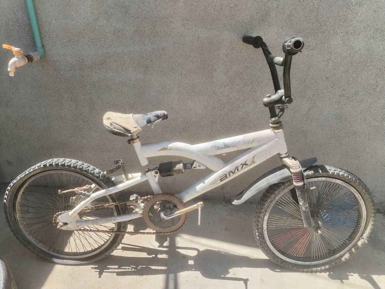 السلام عليكم بايسگلات للبيع كلها شلع كلهم بيهم اعطال بسيطة وتجي ويا 5 ويل و6تاير السعر 350الف وبي مجال بسيط العنوان موصل حي الكرامة