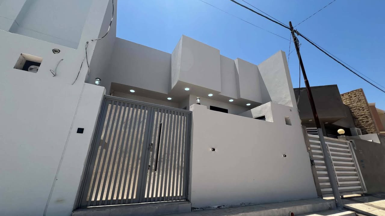 دار سكن للبيع
طابو زراعي سند 25 مشمول بالتطويب
ديوانية طريق السنية السياحي 
داخل مجمع توحيد العفلوگي 
بداية شارع المركز 
يقع على شارع ١٥ M رئيسي 
بناء حديث غير مسكون 2026
المساحة 140 M 
طابق واحد كونكريت مسلح 
يحتوي على... 
غرف النوم عدد 2 ماستر / صالة / استقبال / مطبخ 
مجمع صحي عدد 3 
للاستفسار
                         مراجعة
مكتب مهدي العتابي للعقار ديوانية الجزائر مقابل فندق برج الامراء
*********** مهدي العتابي
*********** حيدر الفتلاوي
***********
