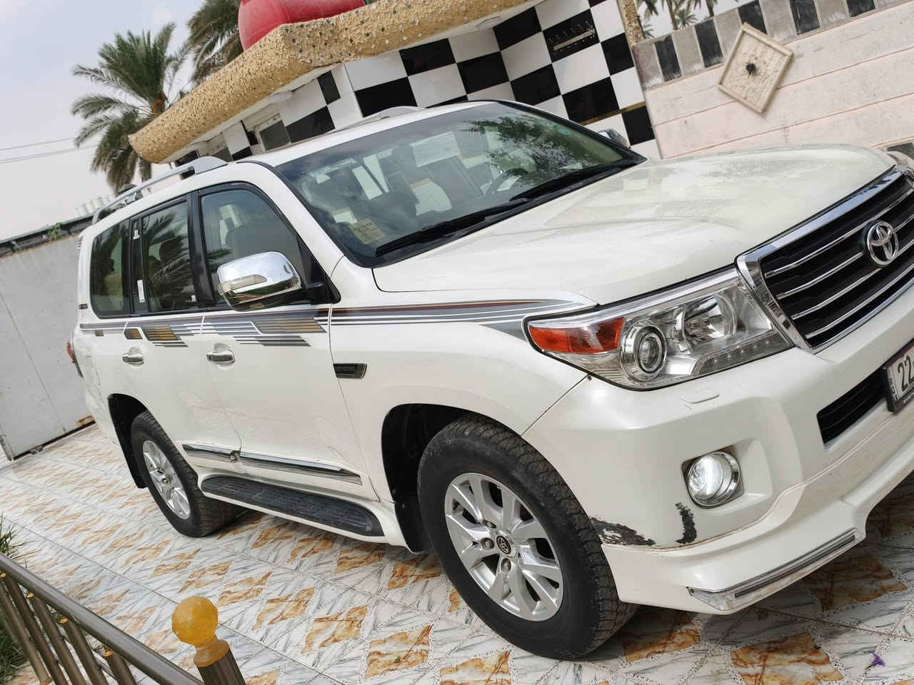 لاندكروزر 2010 رقم اربيل الدولي والمواصفات سياره بها ثلاث قطع ونص صبغ بدون اي ضرر داخلي اثر شخوط يعني مكفوله من اي ضربه كير مكينه حداديه تخم تاير تبريد كله بشرط سياره جديده وجاهزه من كل شيء واحلى من الصوره السونار مرفق بالمنشور السعر 228 هاتف***********
