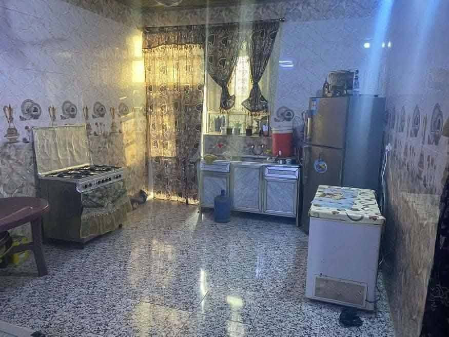 للبيع أو الإيجار 
بيت مساحته 400متر 
الفلوجه منطقة المختار 
أقرب نقطه داله سكلاته الرحمن
4غرف نوم 
الطابق الارضي كامل غرفتين نوم وصاله ومطبخ واستقبال وهول وصحيات كراج 
الطابق الثاني بعد ما كامل 
للايجار 300قفل 
البيع 80 مليون 
***********
