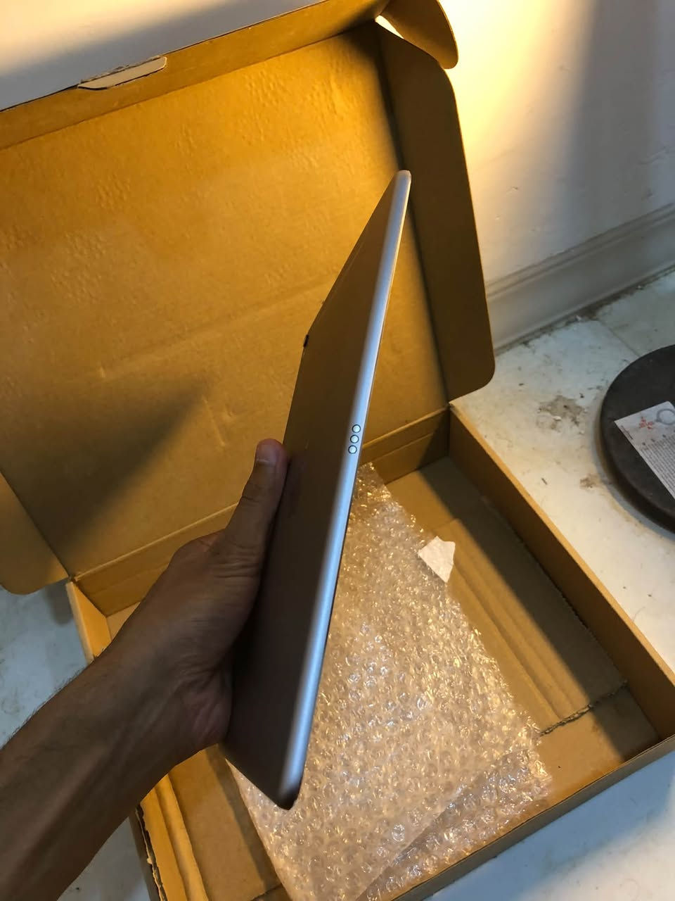 ايباد برو 10
يدعم شريحه sim card
ذاكره 128 . بطاريه 95%
اربع سماعات محيطي . يدعم lidar scanner 
يدعم : apple pencil + magic keyboard  
يشغل : 60fps & Ultra HDR & gyroscope 
تصوير video 4k
وتربروف . نظافه 100%
ملحقات : شاحن أنكر اصلي عين الفهد + سماعات airpods pro type-C
متوفر كميات مفحوص حاسبه
سعر 225 الف مع توصيل
