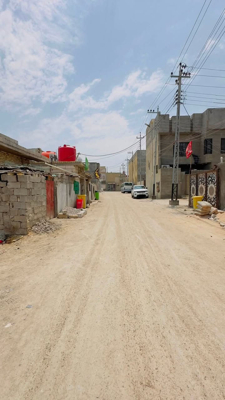 السلام عليكم اخوان
بيت طابو زراعي عراقي مساحة 200
يحتوي الطابق الارضي على

كراج 

مطبخ 
استقبال
غرفتين منام
وصالة
ومجمع الصحيات
الطابق الثاني
يحتوي على
ثلاث غرف
مجمع صحيات

مع صالة كبيرة

السطح شتايكر
 ملاحضة

الطابق الاول طابوق والطابق الثاني ثرمستون مع واجهة طابوق 

الطابق الثاني كامل سراميك 

بياض لبخ بيبان ما عدا السقف 

وايضاً يحتوي البيت على محل 

العنوان: البصرة. ابي الخصيب. عويسيان. قبل علوة الكوفة

السعر 
210
وقابل للتفاوض

للأستفسار 

***********

***********
