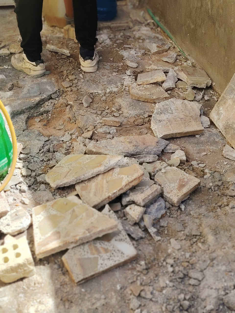 يا الله كادر عمال نشتغل كلشي تفليش ارضيات تدخيل سبيس حدل ارضيه حفر وتفليش ارضيه تصعيد مواد بناء تنضيف بيوت صب. تشربت  سطوح. اتصل ودلل *********** بيه وات ساب
