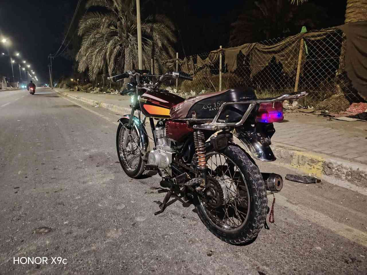 سلام عليكم تايكر موديل 20 وراق بغداد بيه 2 وراق  دراجه كلش نضيفه
محرك  خير من الله شرط فصله وسرعه ومعدل 

دراجه كلشي بيه شغال  دبلات خلفي امامي شغال

بريك شغال دشبول شغال شاير شغاله عده بس وحده 

تايراته جدد  سعره 400 وبيه مجال قليل رجائن لمو شراي 

لا يدخل ولا ينتصل  مكاني صويره ***********

نص مكتوب في الصور:
- HONOR X9c