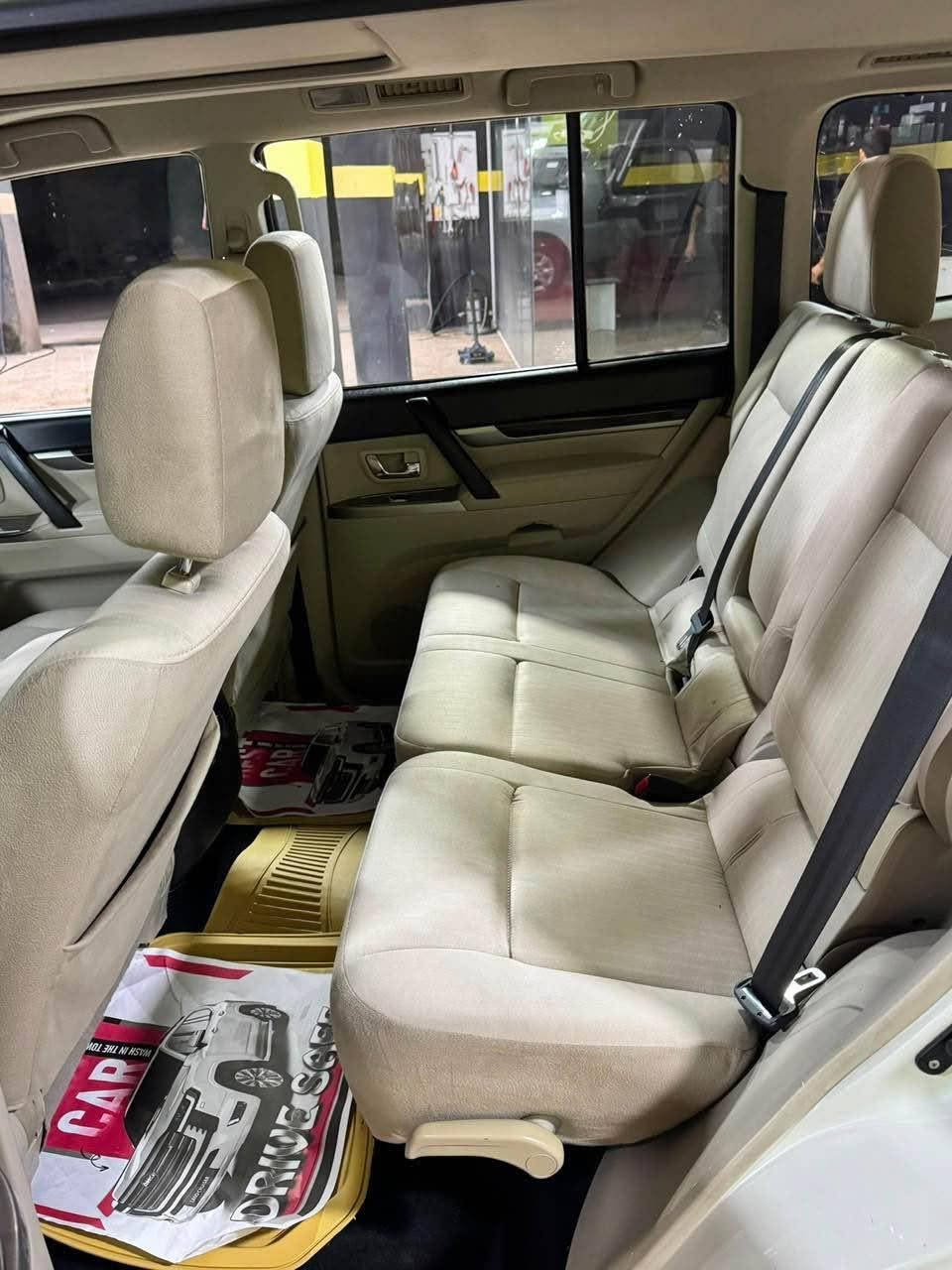 پاجێڕۆ مۆدیل ٢٠١٨ بۆ فرۆشتن 🚙

سەیارەیەکی زۆر پاک و خاوێن، بۆ مۆدیلی خۆی کەم ڕۆشتووە و هیچ مەسرووفی تێدانیە، چرکەی تێدا نییە.

مواسەفاتی سەیارەکە:
 مۆدیل: ٢٠١٨
 ماوەی ڕۆشتن: ١٠٠,٠٠٠ کم
 دۆخی بدەنە: بێ بۆیاخ (کلین)
 مەکینە: ٣ هەزار، گیر و مەکینە بە شەرت
 تایە: تایەکانی نوێن

 مواسەفات: فۆل مواسەفات (سلاید)، ٣ مەقعەد (جێگای ٧ نەفەر دەبێتەوە)، دەبڵ ئەکسل، تەبرید مەرکەزی، تحدید سرعە، ناو فۆرمیکا

 سەنەوی و ڕەقەم: هەزە و سەنەوی بەسەرنەچوون، تحویل و غرامە بە شەرت
 نرخ: ١٨٣ وەرەقە ($18,300)
هەرکەسێک دەیوێت، تکایە نامە بنێرێت یان پەیوەندی بکات، لە خزمەتدا دەبین.

📞 ژمارەی تەلەفۆن: [***********]
📍 شوێن: [دهۆک]

:
پاجيرو موديل ٢٠١٨ للبيع 🚙
السيارة نظيفة كلش، ماشية قليل بالنسبة لموديلها، بدون أي مصروف وضرر ما بيها.

المواصفات:
 الموديل: ٢٠١٨
 العداد: ١٠٠,٠٠٠ كم
 البدَن: بدون صبغ (كلين)
 المحرك: ٣ لتر، الكير والمحرك بشرط
 الإطارات: جديدة

 المواصفات: فُل مواصفات (سلايد)، ٣ مقاعد (توسع لـ 7 أشخاص)، دبل آكسل، تبريد مركزي، تثبيت سرعة، ديكور فورمايكا

 الأوراق والسنوية: الهزة والسنوية جدید ، التحويل والغرامات بشرط

 السعر: ١٨٣ ورقة ($18,300)
اليريدها، يرجى مراسلتي أو الاتصال، وتحت الخدمة.

📞 رقم الهاتف: [***********]
📍 المكان: [دهۆک] أربيل, العراق
